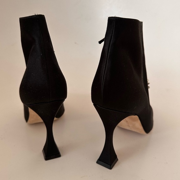 Manolo Blahnik
Cantita 90 Embellished Buckle Satin Booties - Picture 7 of 9